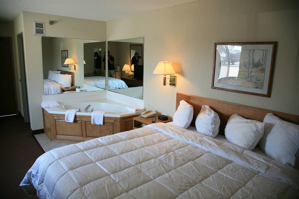 New Victorian Inn & Suites Киърни Екстериор снимка