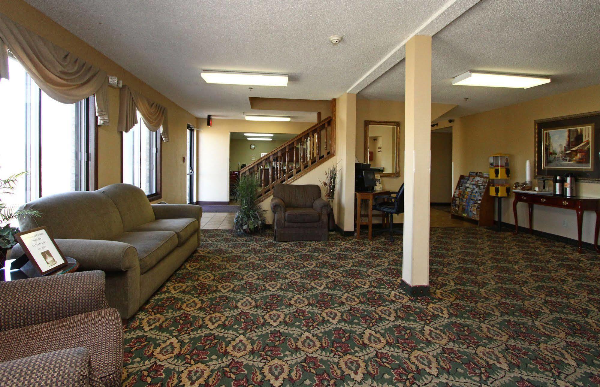 New Victorian Inn & Suites Киърни Екстериор снимка