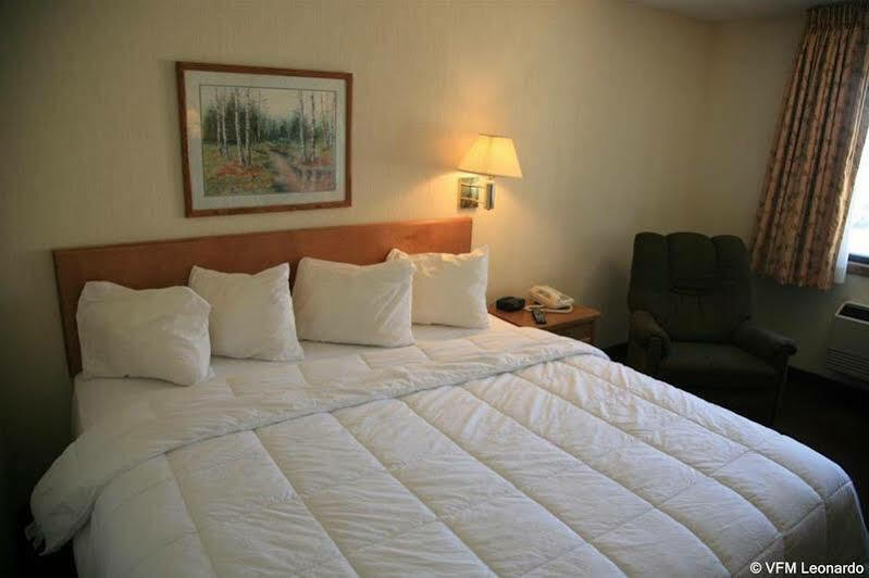 New Victorian Inn & Suites Киърни Екстериор снимка